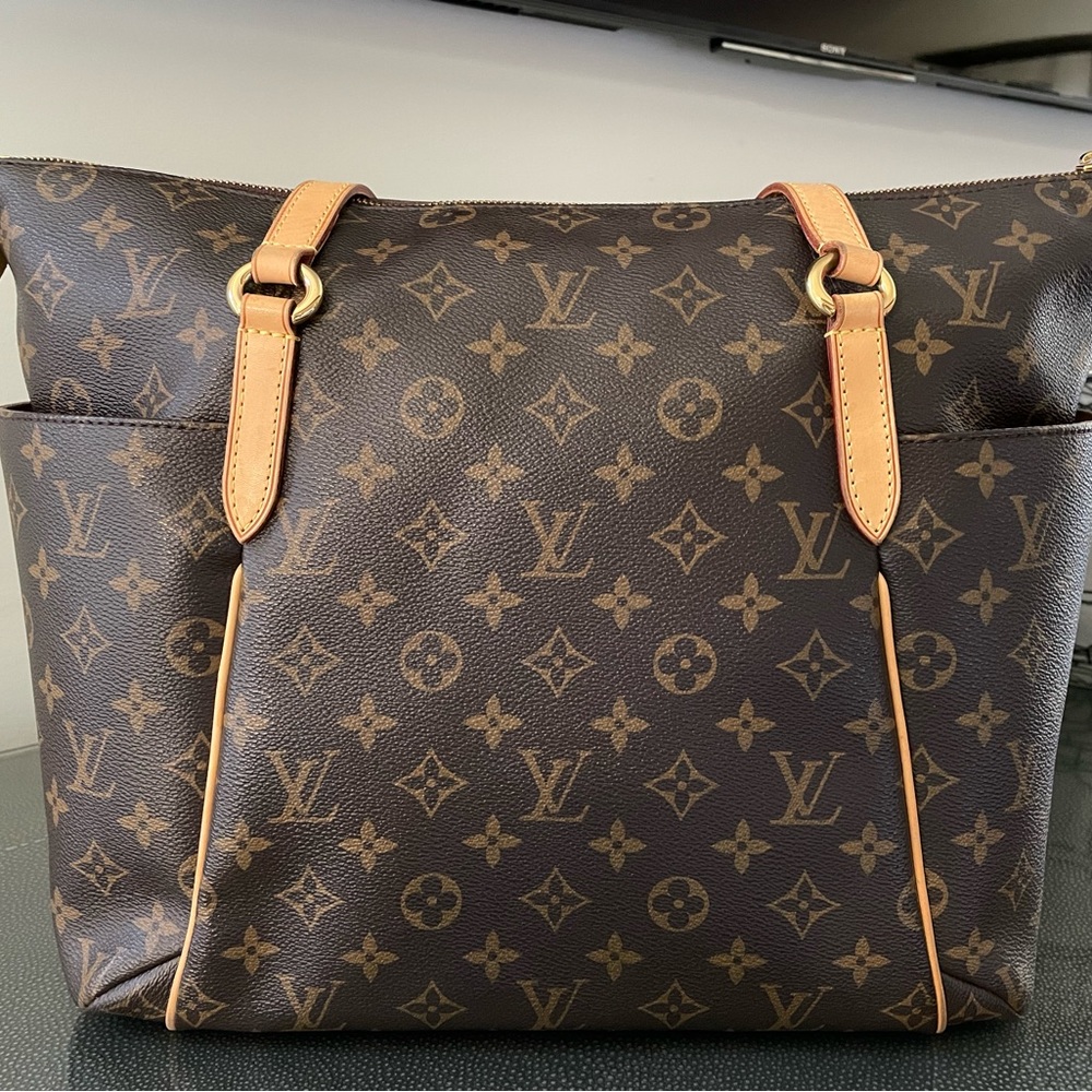 💎✨SIDE POCKETS, LV TOTE💎✨retired Totally MM Excellent condition!!